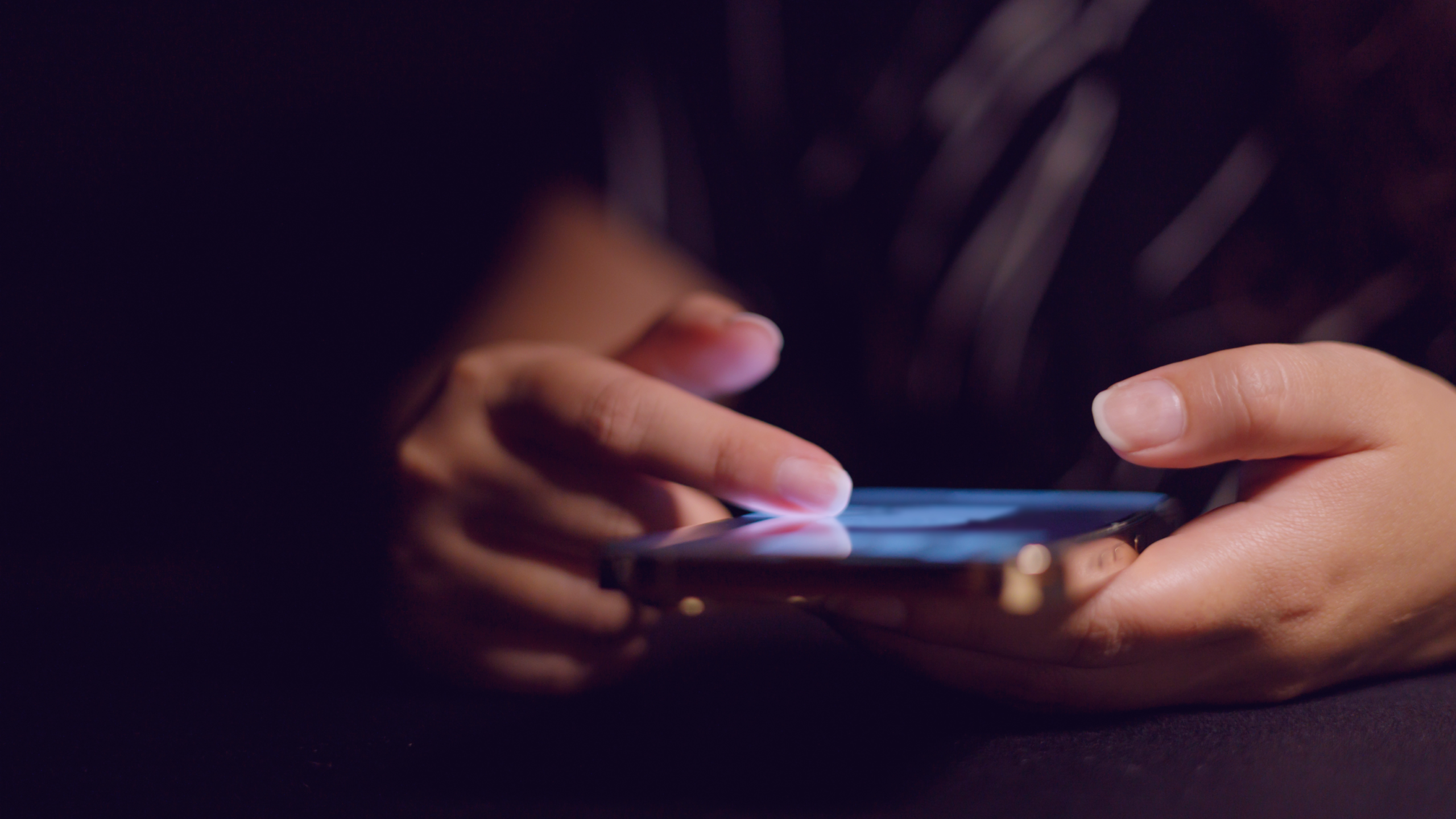 Professional scrolling on LinkedIn on a mobile phone, illustrating the Silent Buyer Effect in B2B marketing.